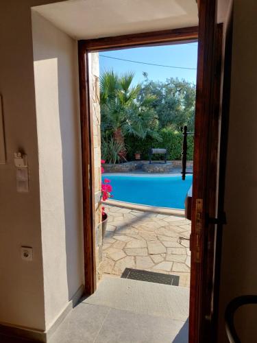 Vaade, The Cocoon and olives Hut in Koropi