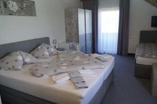 Pension-Ferienwohnung Rotar in Faak am See