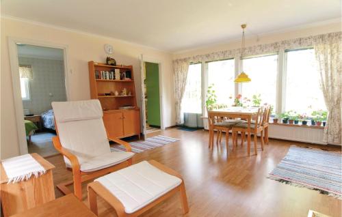 1 Bedroom Stunning Home In Larbro in Ire