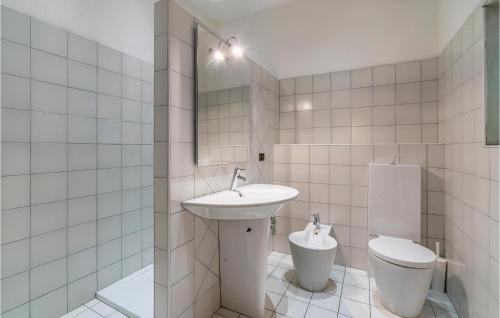 Seven-Bedroom Holiday Home image 10