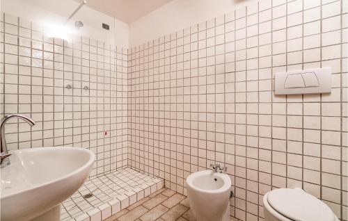 Seven-Bedroom Holiday Home image 8