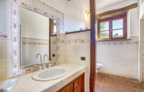 Seven-Bedroom Holiday Home image 7