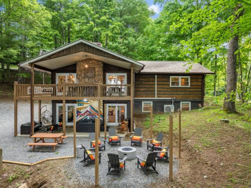 Asheville Private Retreat Game Room Hot Tub in Swiss, USA