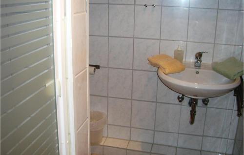 Fürdőszoba, Cozy Apartment In Hohwacht With Kitchen in Hohwacht