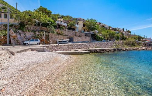 Peldbaseins, Stunning Apartment In Senj With Kitchen in Starigrad (Ličko-Senjska)