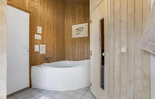 Baño, Holiday Home Blatopvej Væggerløse in Vaeggerlose