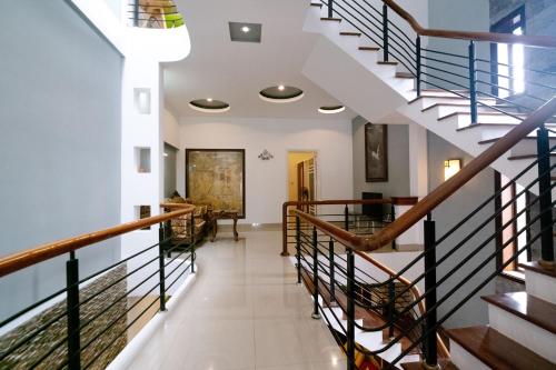 Rose's House Hue - image 3