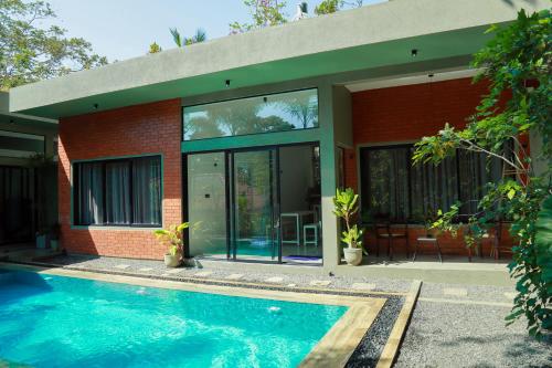Deluxe Two-Bedroom Apartment with Garden View image 7