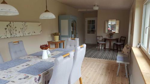 Ferienhaus Just in Saatel Barth in Karnin