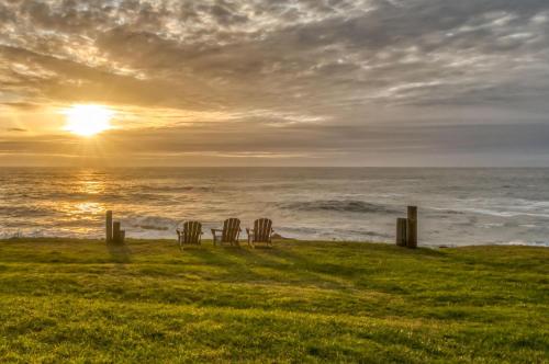 Pelicans Landing – Depoe Bay, OR