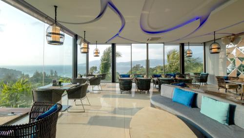 Restaurant, Crest Resort & Pool Villas in Phuket