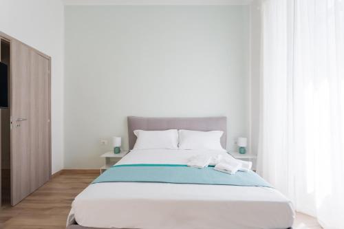 Metro Station By Dimorra Room Type - One-Bedroom Apartment
