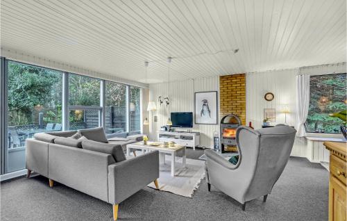  Two-Bedroom Holiday Home Nibe With A Fireplace 06 in Farstrup
