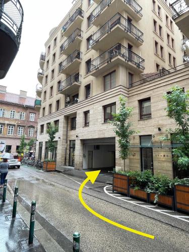 Székely Apartment near Deák Ferenc Square with free garage nearby - image 10