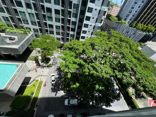 芭提雅市中心The Base 高端公寓酒店