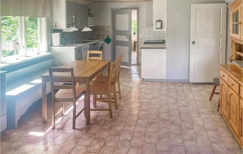 virtuve, 3 Bedroom Gorgeous Home In Fegen in Fegen