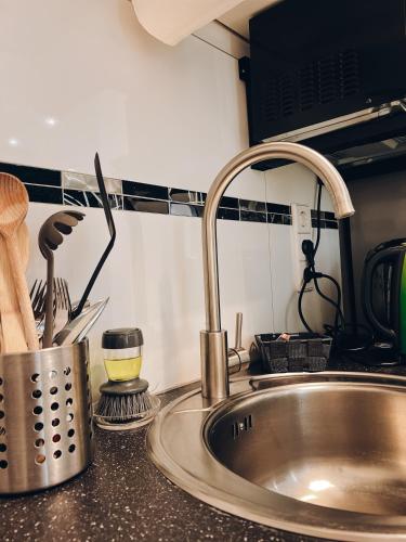 廚房, Neuwertiges Apartment mit Kostenlose Privatparkplatz auch für Transporter geeignet R1 (Neuwertiges Apartment mit Kostenlose Privatparkplatz auch fur Transporter geeignet R1) in 內卡河畔弗萊貝爾格