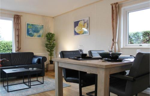  Stunning Home In Tzummarum With Kitchen in Tzummarum