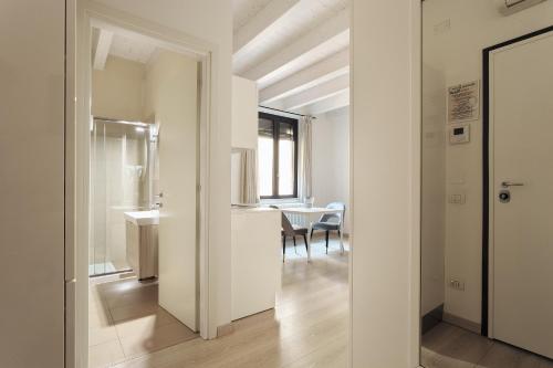 Studio Apartment image 10