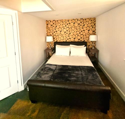 Oak Tree Rooms LTD Room Type - Deluxe Double Room