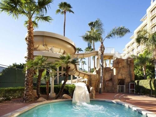Sheraton Crescent Hotel thumb 4