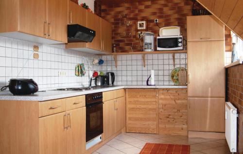 virtuve, Stunning Apartment In Mirow Ot Qualzow in Roggentin (Mecklenburgische Seenplatte)