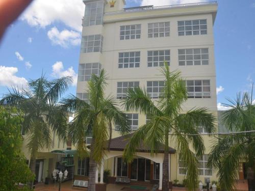 . Diamond Crown Hotel