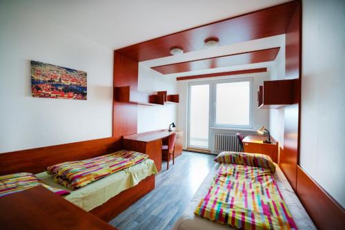 2 twin beds