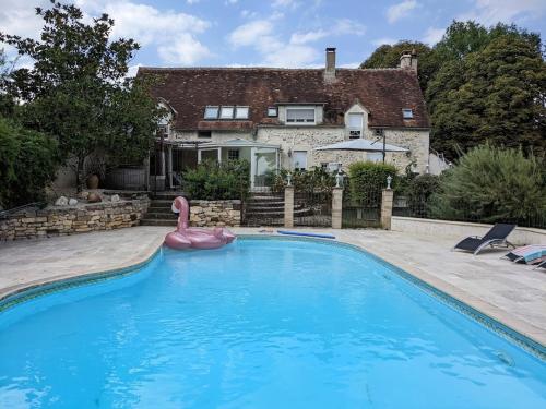 La Guirtelle 12ou14 pers piscine gîte à louer Sainte-Colombe-sur-Loing