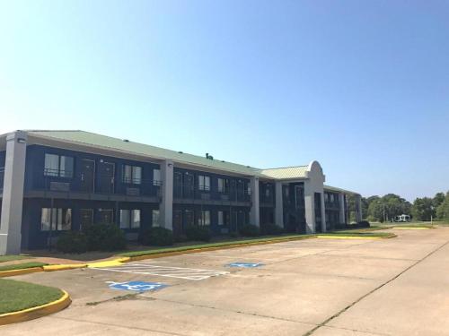 . Americas Best Value Inn Brinkley