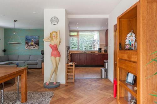  Ground Floor and Twin Bedroom in luxurious Villa with beautiful garden very near TUe and Centre in Eindhoven