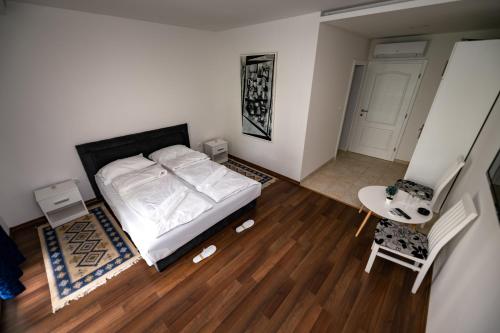 One-Bedroom Apartment room in Nature View