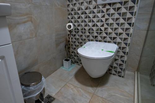 One-Bedroom Apartment image 6