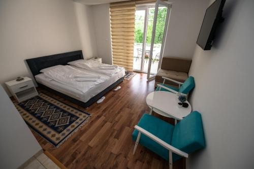 One-Bedroom Apartment image 4