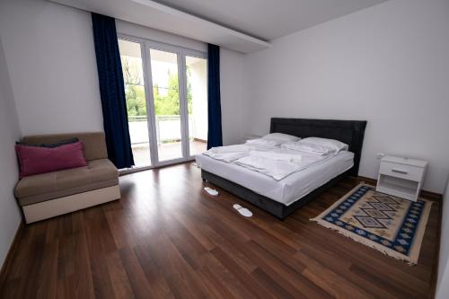 One-Bedroom Apartment image 7