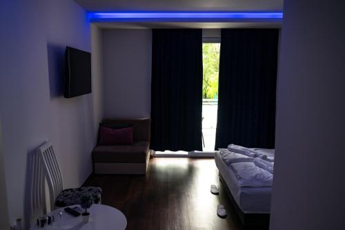 One-Bedroom Apartment image 2