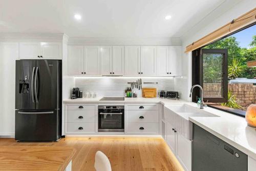 Coastal Comfort in Burleigh Heads Parking and WIFI in Burleigh Waters