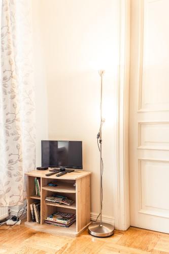 One-Bedroom Apartment image 10