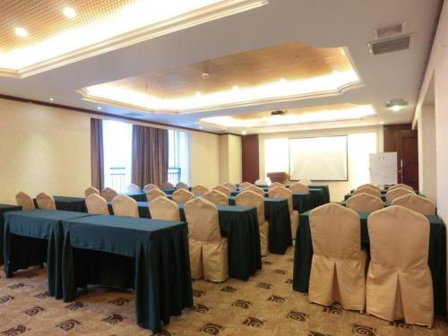 Vienna Hotel Chengdu Exhibition Center - image 2