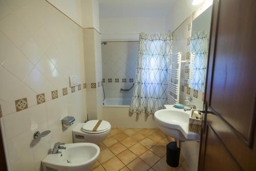 Double or Twin Room image 8