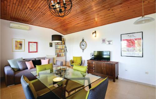 Pet Friendly Apartment In Trpanj in Trpanj