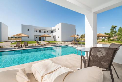 Triple Room with Pool View