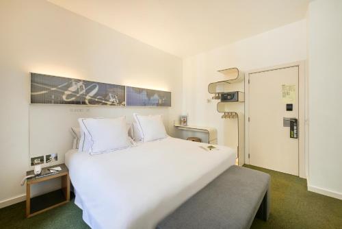 Superior Double Room image 6