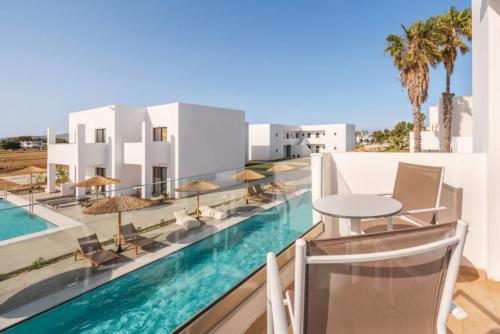 Twin Room with Pool View