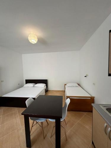 Double Room image 1