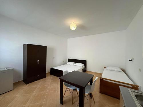 Double Room image 2