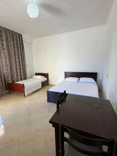 Double Room image 3