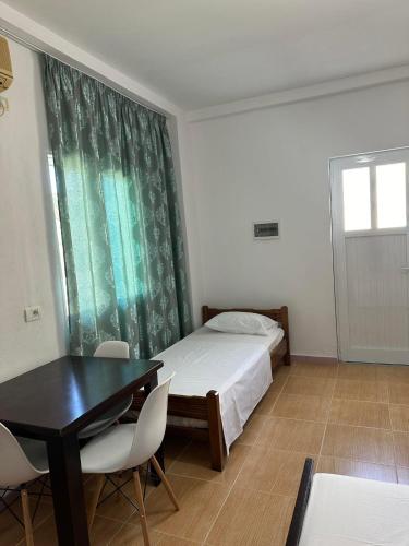 Double Room image 4
