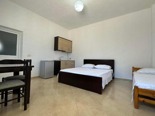 Double Room image 6