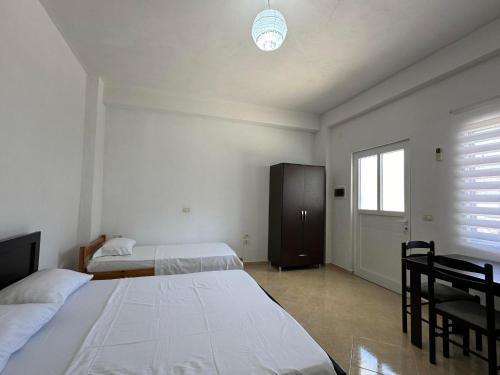 Double Room image 4